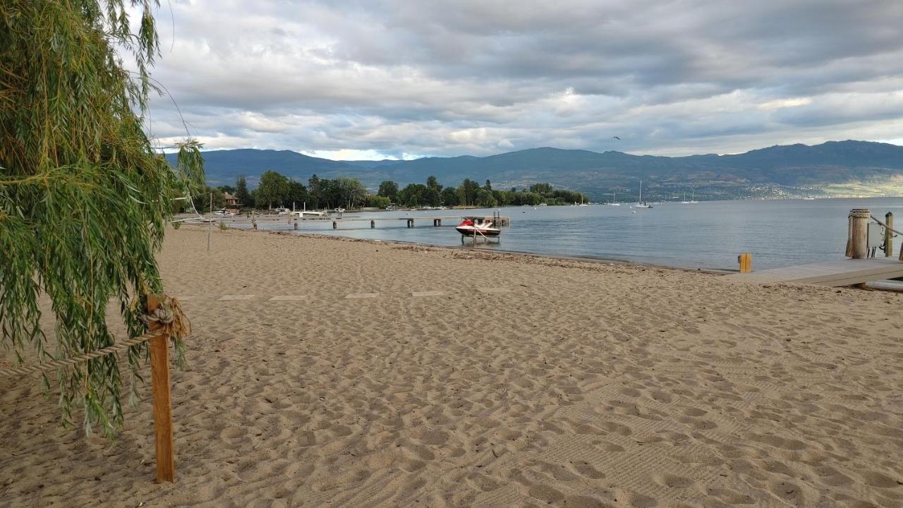 Beds By The Bridge Bed and Breakfast Kelowna Exterior foto